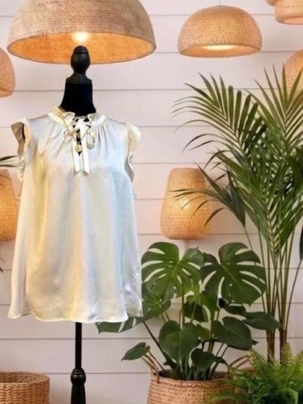 Ann Taylor Off White Sleeveless Blouse